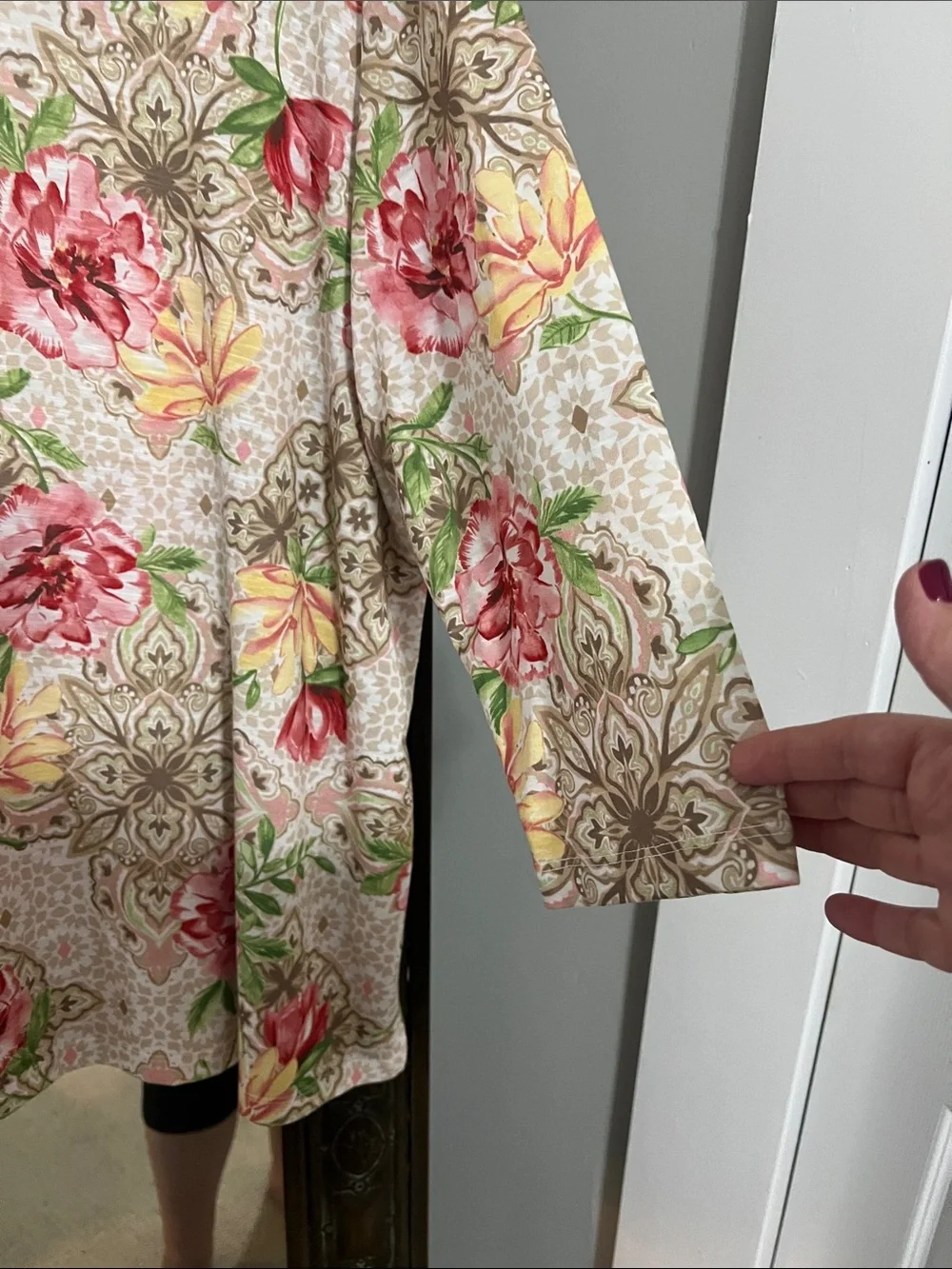 Alfred Dunner Beige Floral Long-Sleeve Women's Blouse